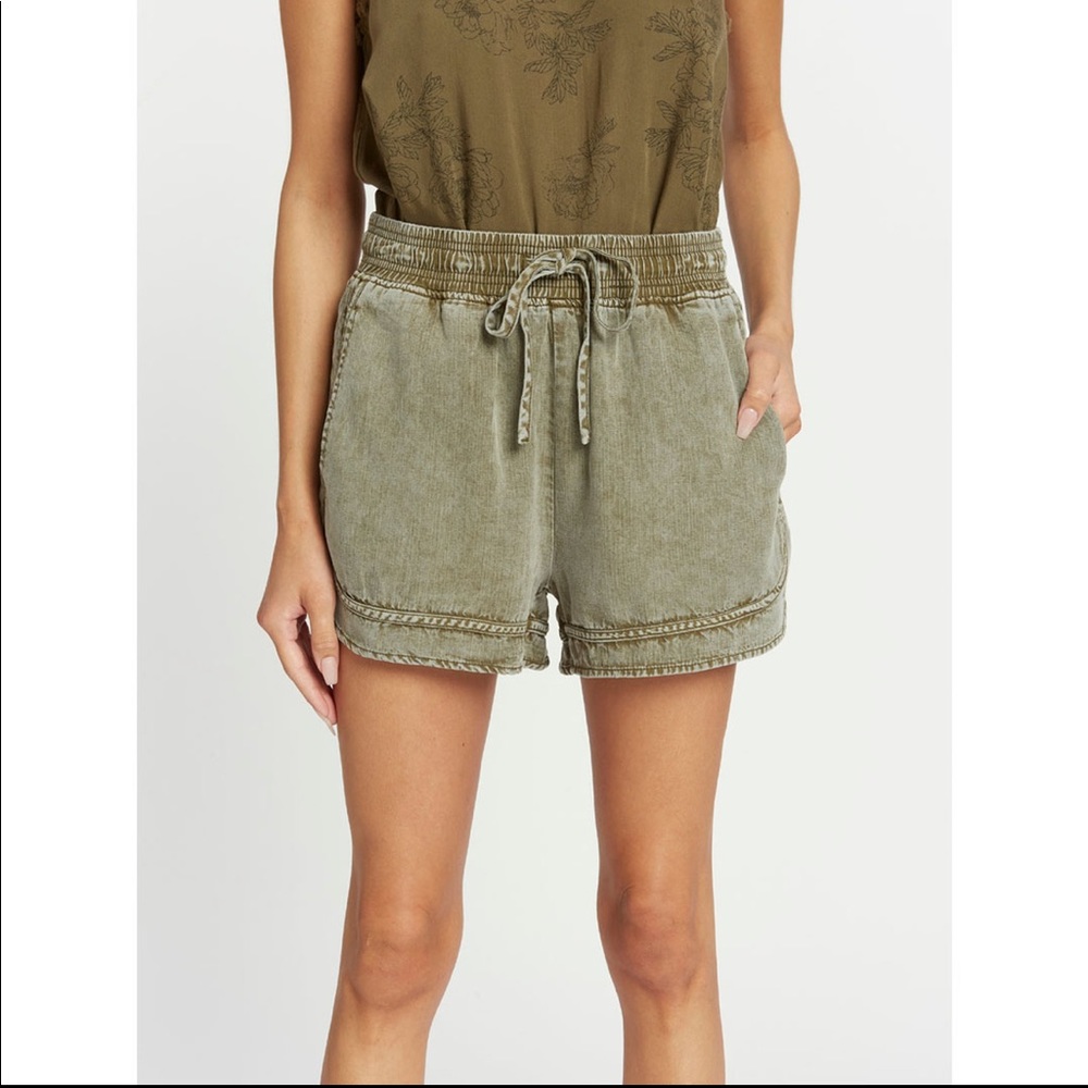 Thread & Supply | NWT Women's Wanderwell Shorts - Forest Acid Wash